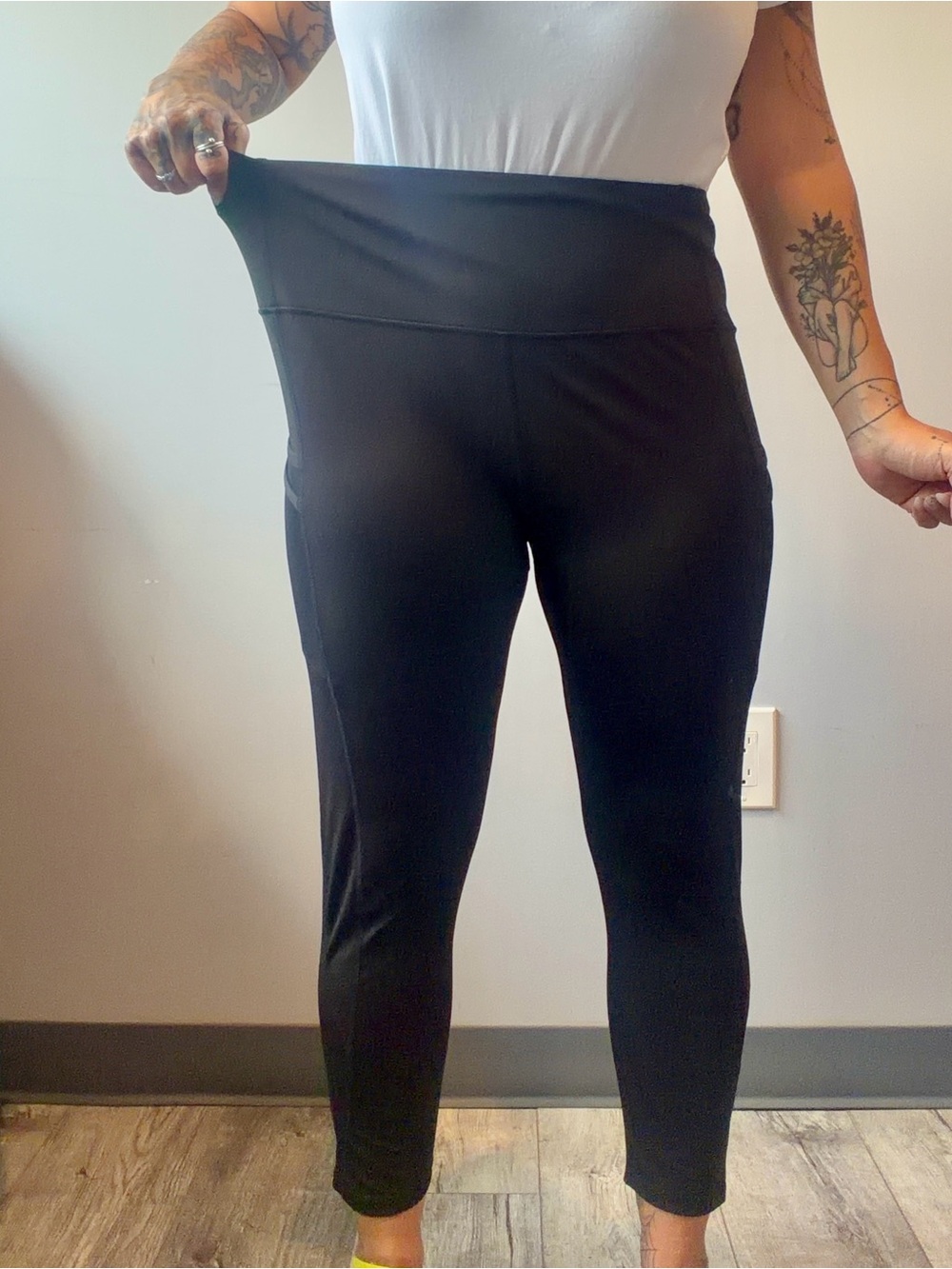 Womens Black Capris Leggings Yoga Pants Plus Size 2X Mesh on Sides Solid Plain‎